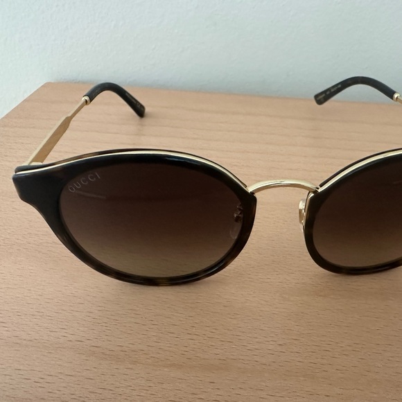 Gucci Brown Tortoiseshell Sunglasses (new) - Picture 5 of 11